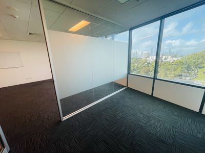 30606 / 9 Lawson Street , Southport