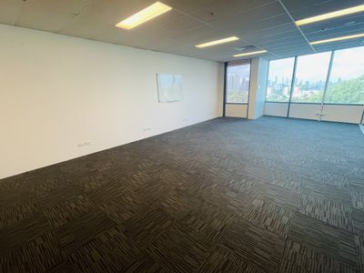 30606 / 9 Lawson Street , Southport